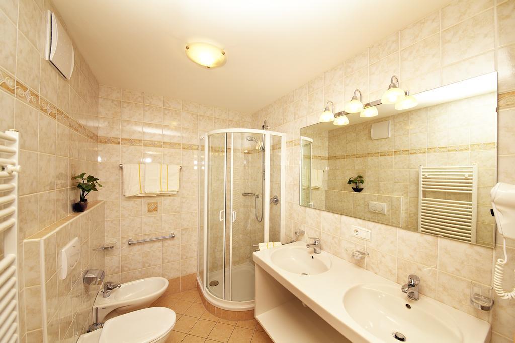 Residence Tauber Valles Bagian luar foto